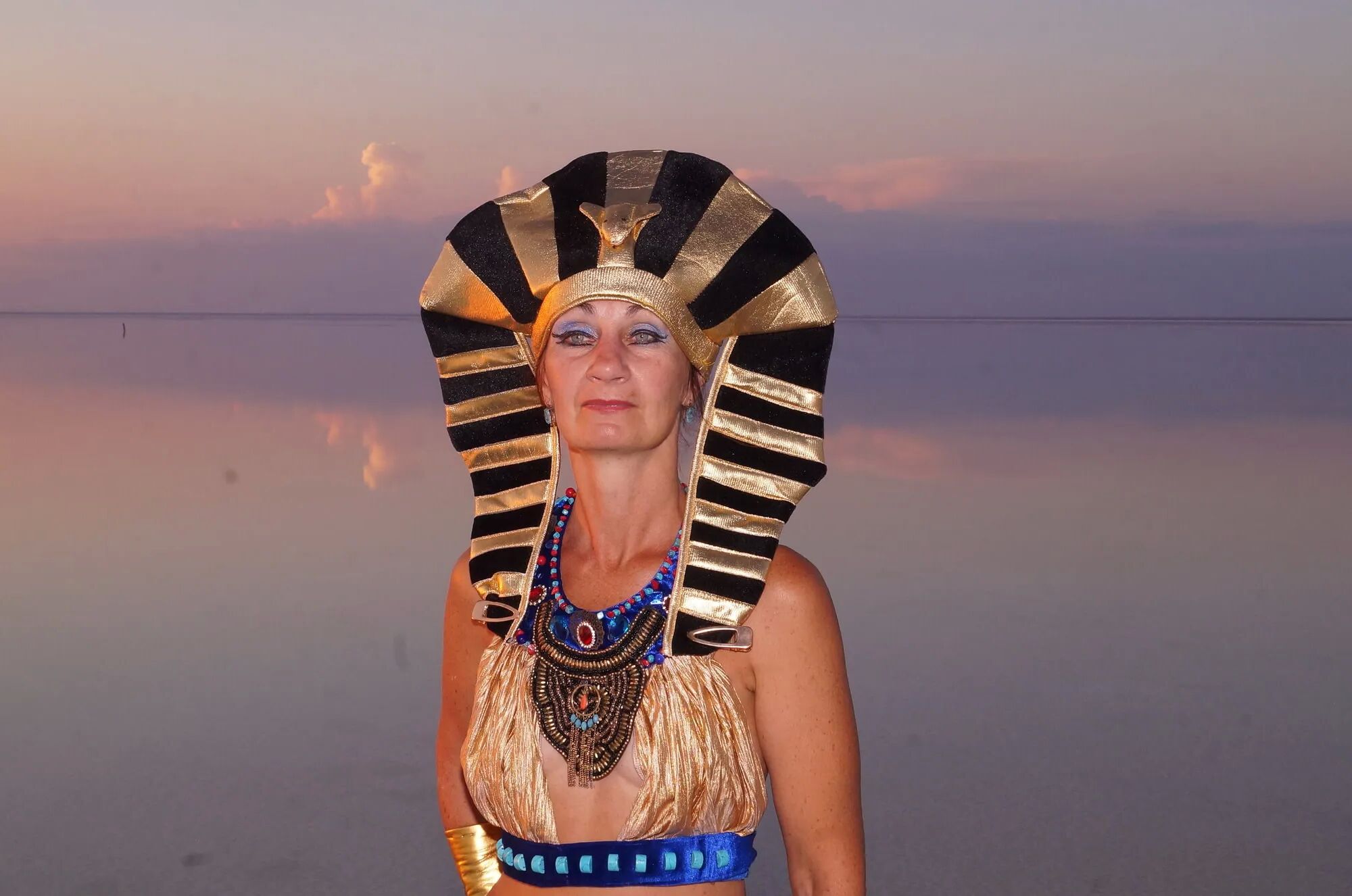 Colorful Elton Evening in Egypt style - 34 Pics