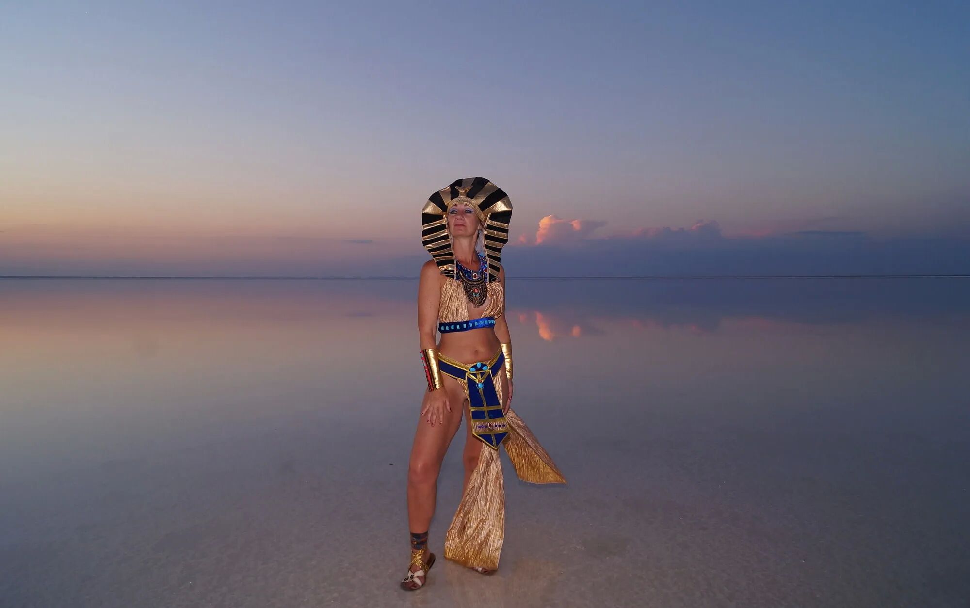 Colorful Elton Evening in Egypt style - 34 Pics