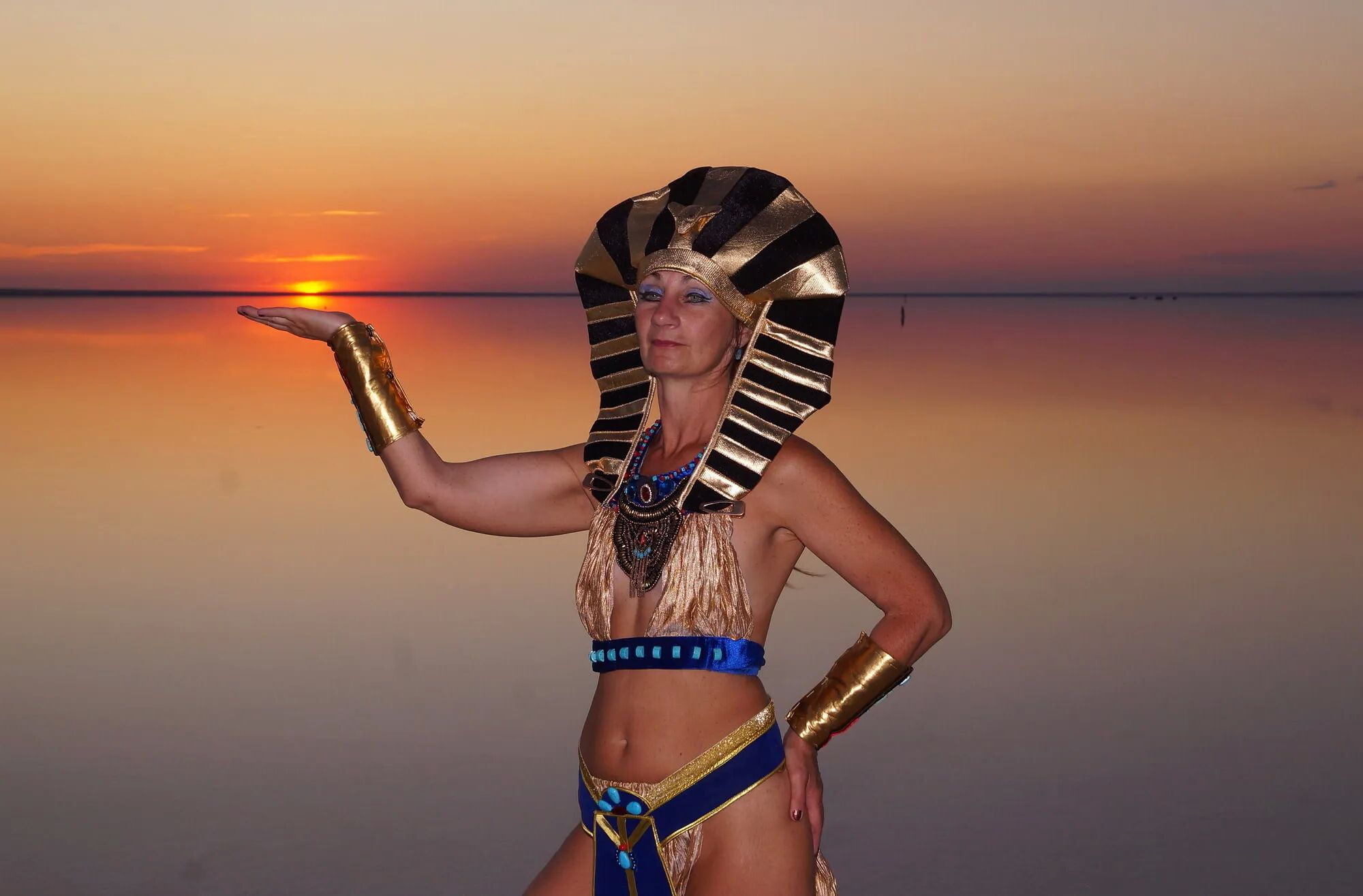 Colorful Elton Evening in Egypt style - 34 Pics