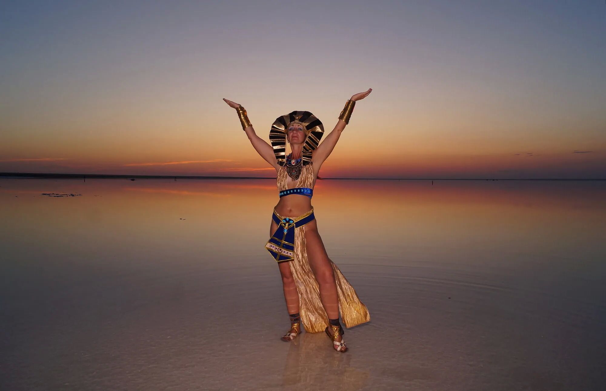 Colorful Elton Evening in Egypt style - 34 Pics