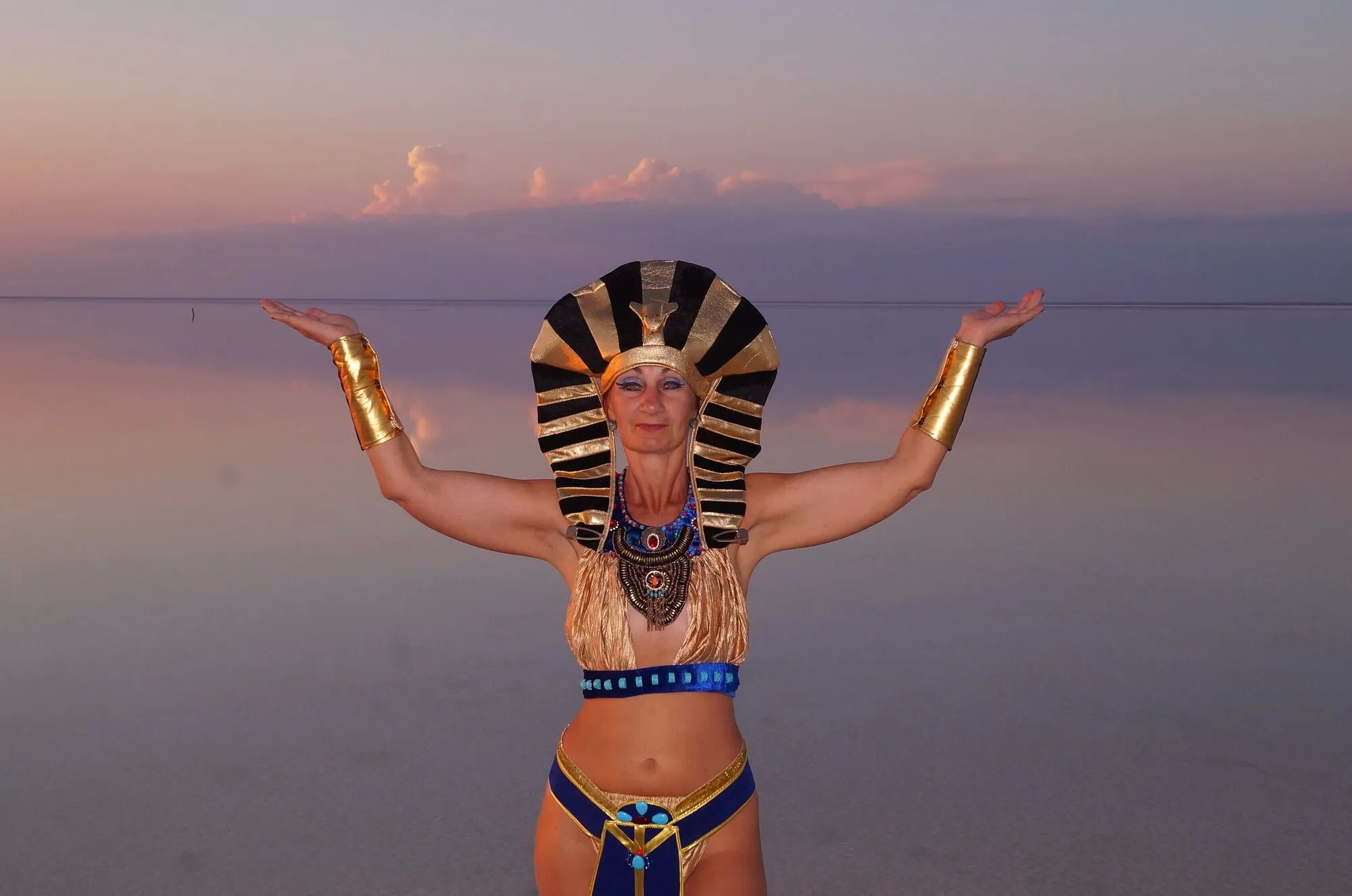 Colorful Elton Evening in Egypt style - 34 Pics