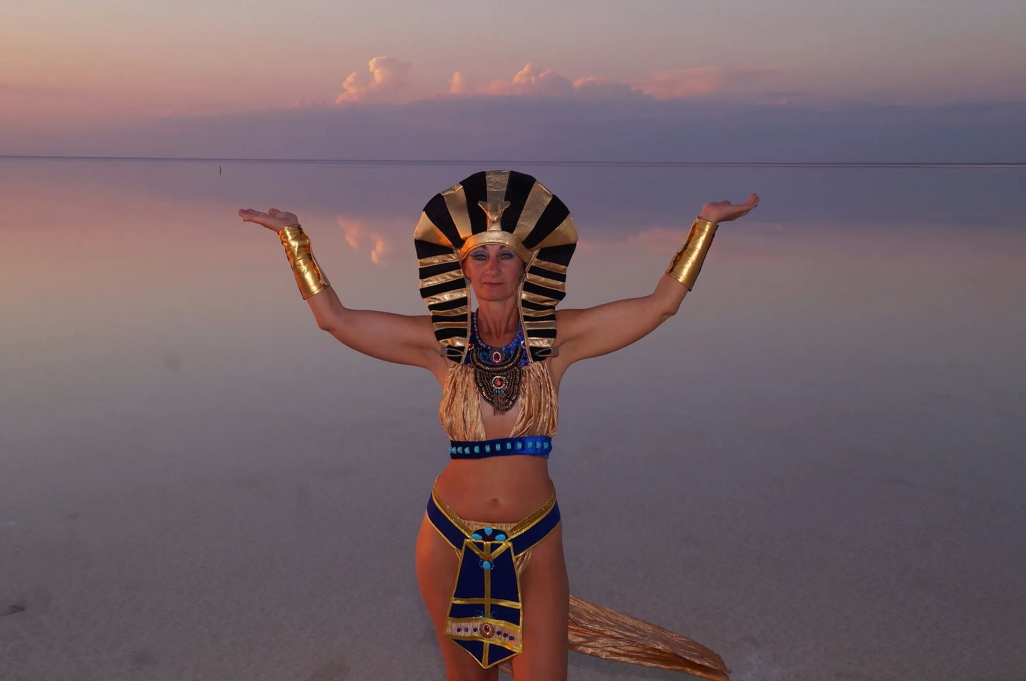 Colorful Elton Evening in Egypt style - 34 Pics