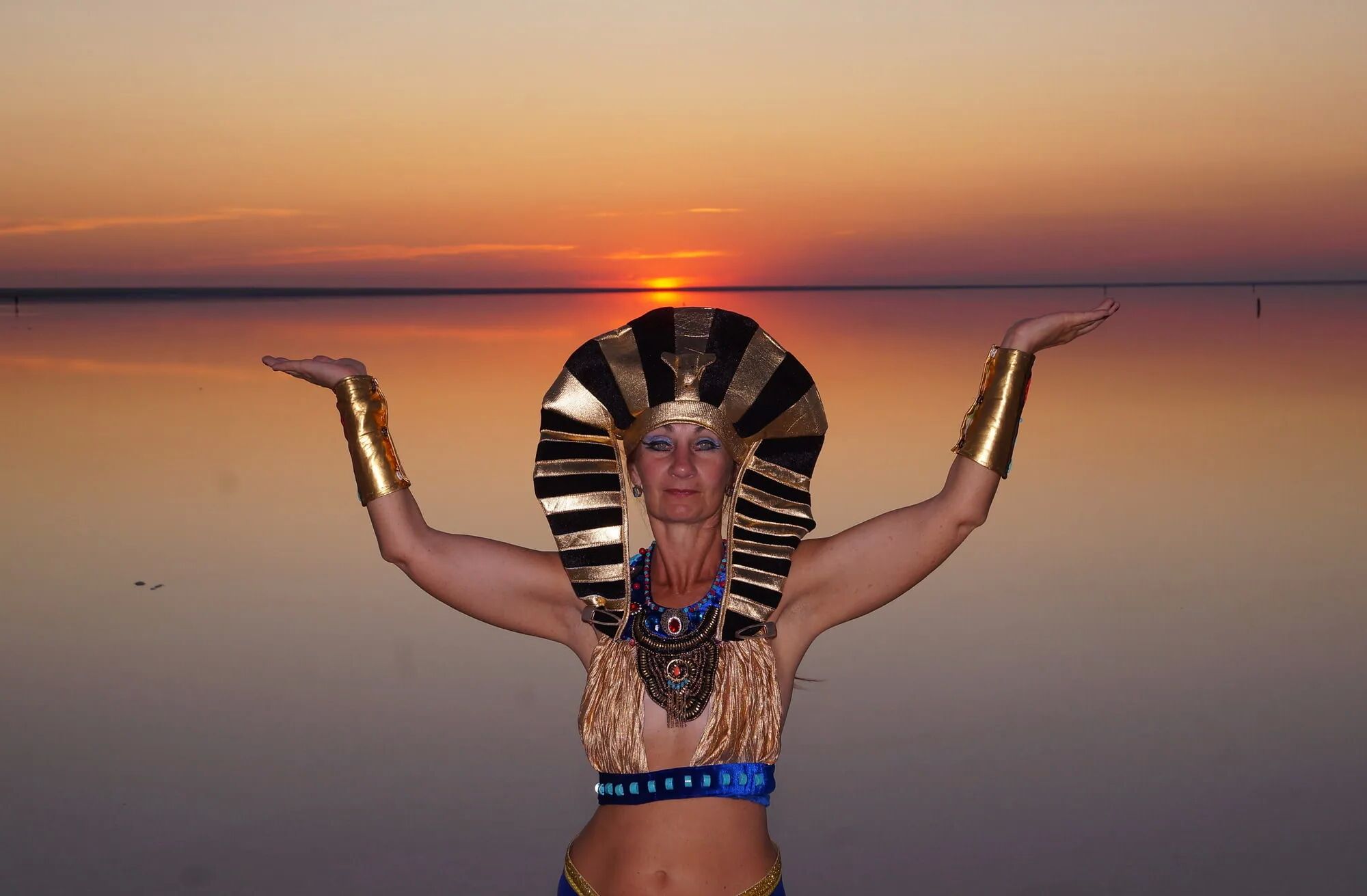 Colorful Elton Evening in Egypt style - 34 Pics