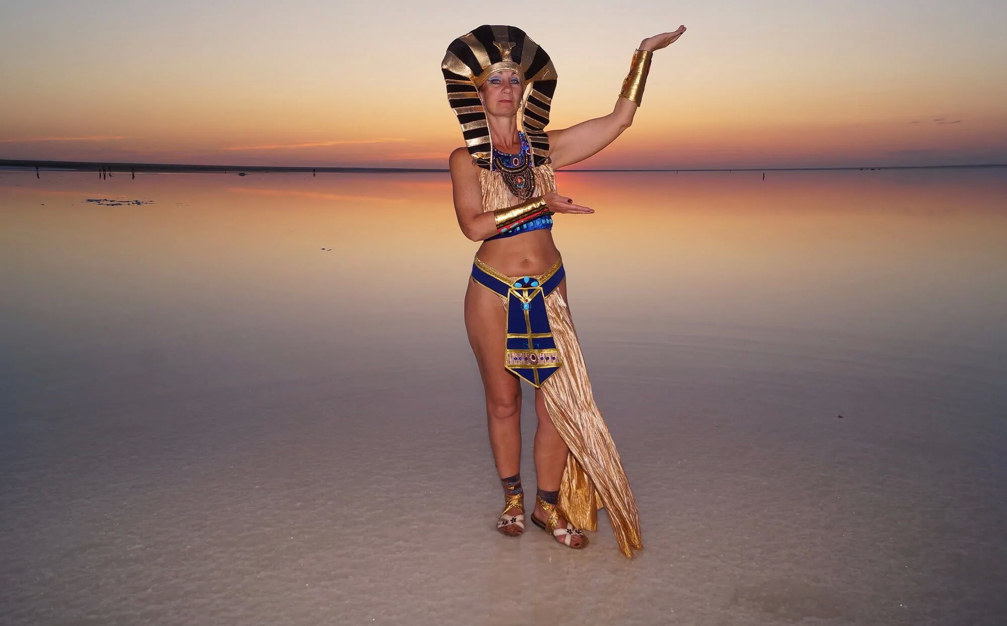 Colorful Elton Evening in Egypt style - 34 Pics