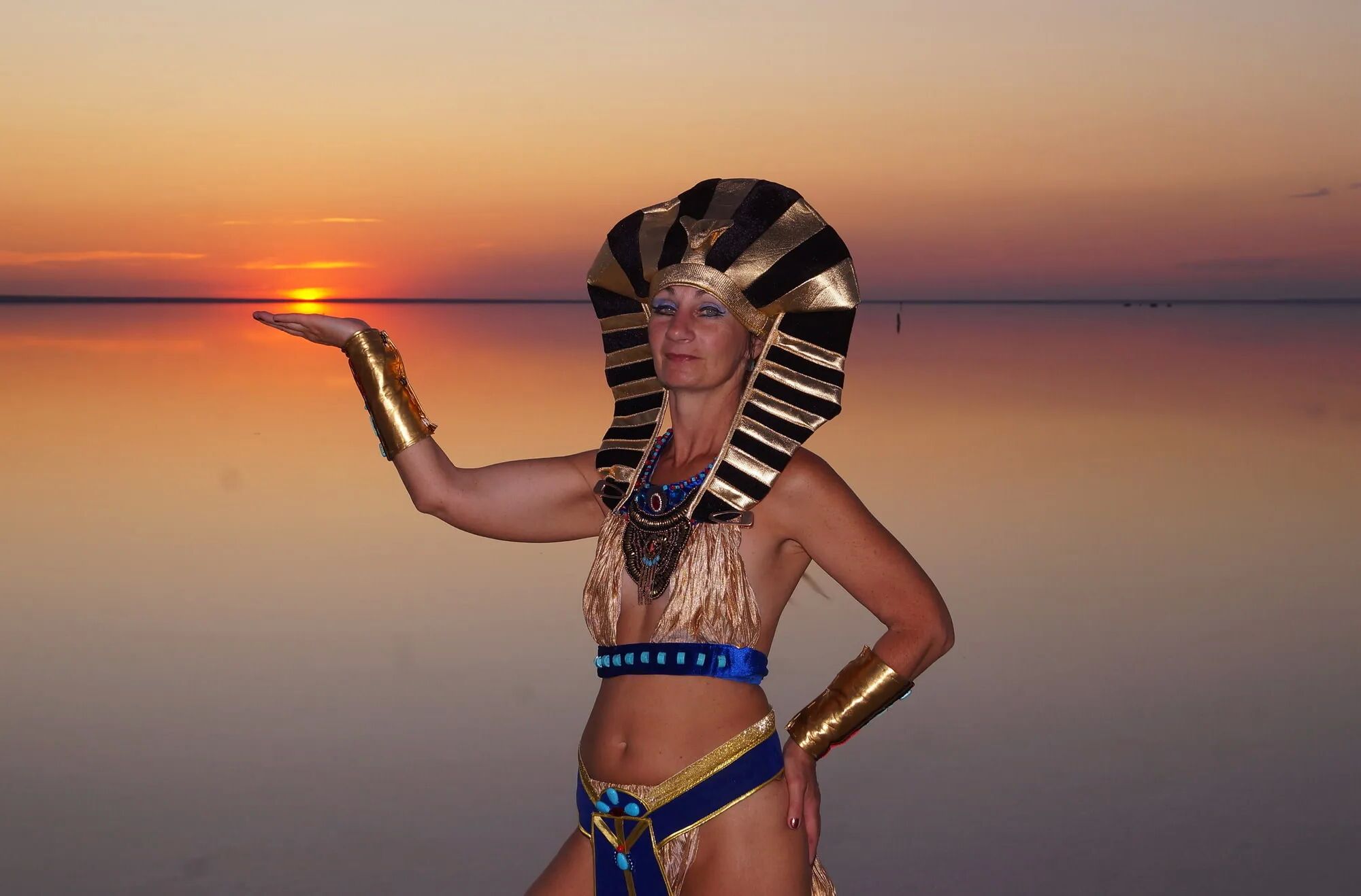 Colorful Elton Evening in Egypt style - 34 Pics