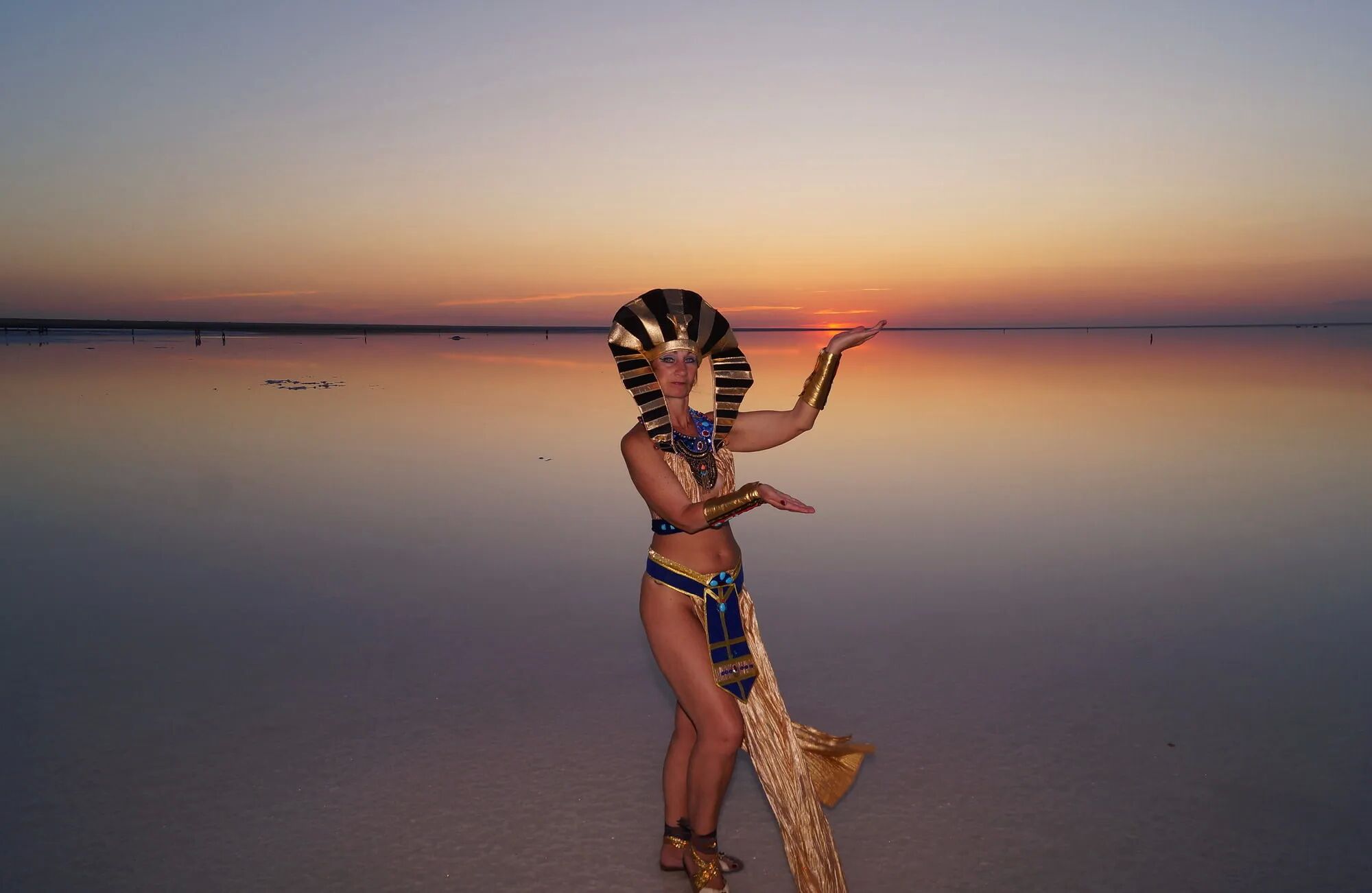 Colorful Elton Evening in Egypt style - 34 Pics