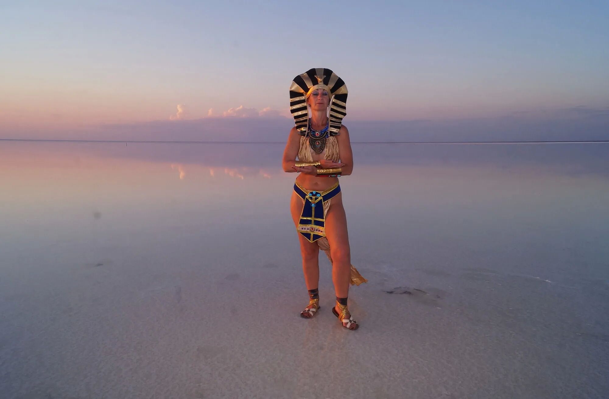 Colorful Elton Evening in Egypt style - 34 Pics