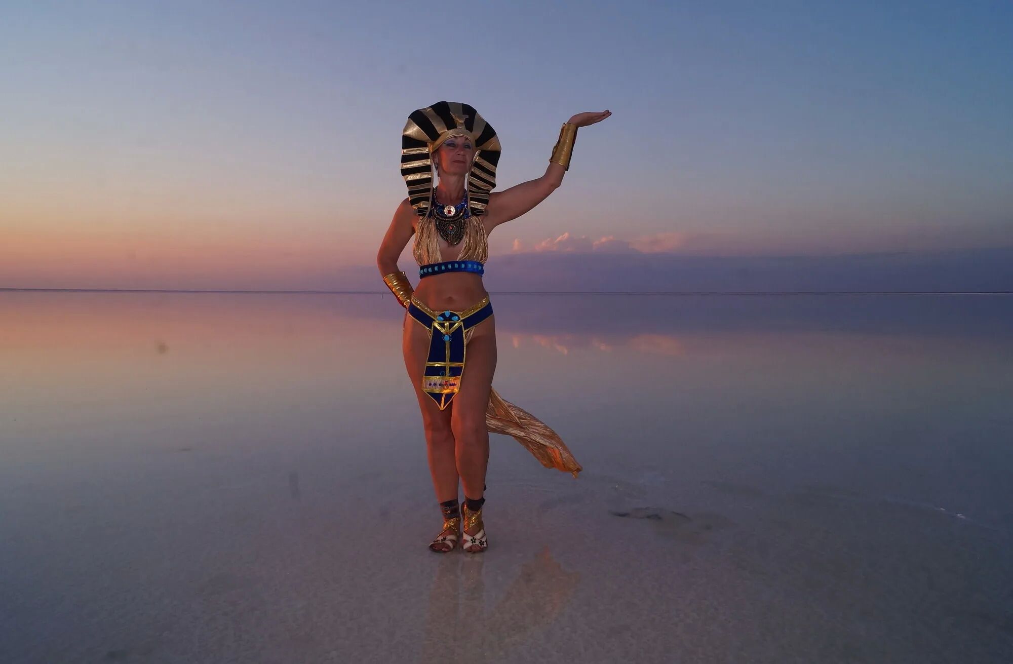 Colorful Elton Evening in Egypt style - 34 Pics