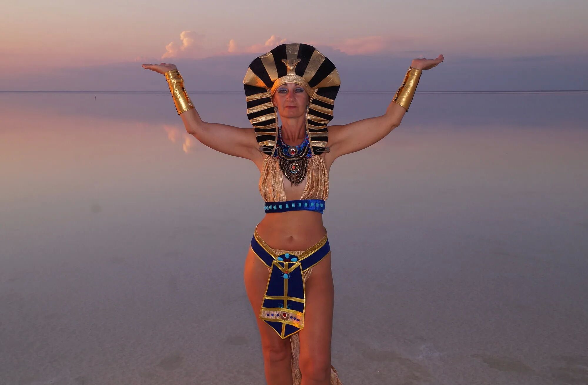Colorful Elton Evening in Egypt style - 34 Pics