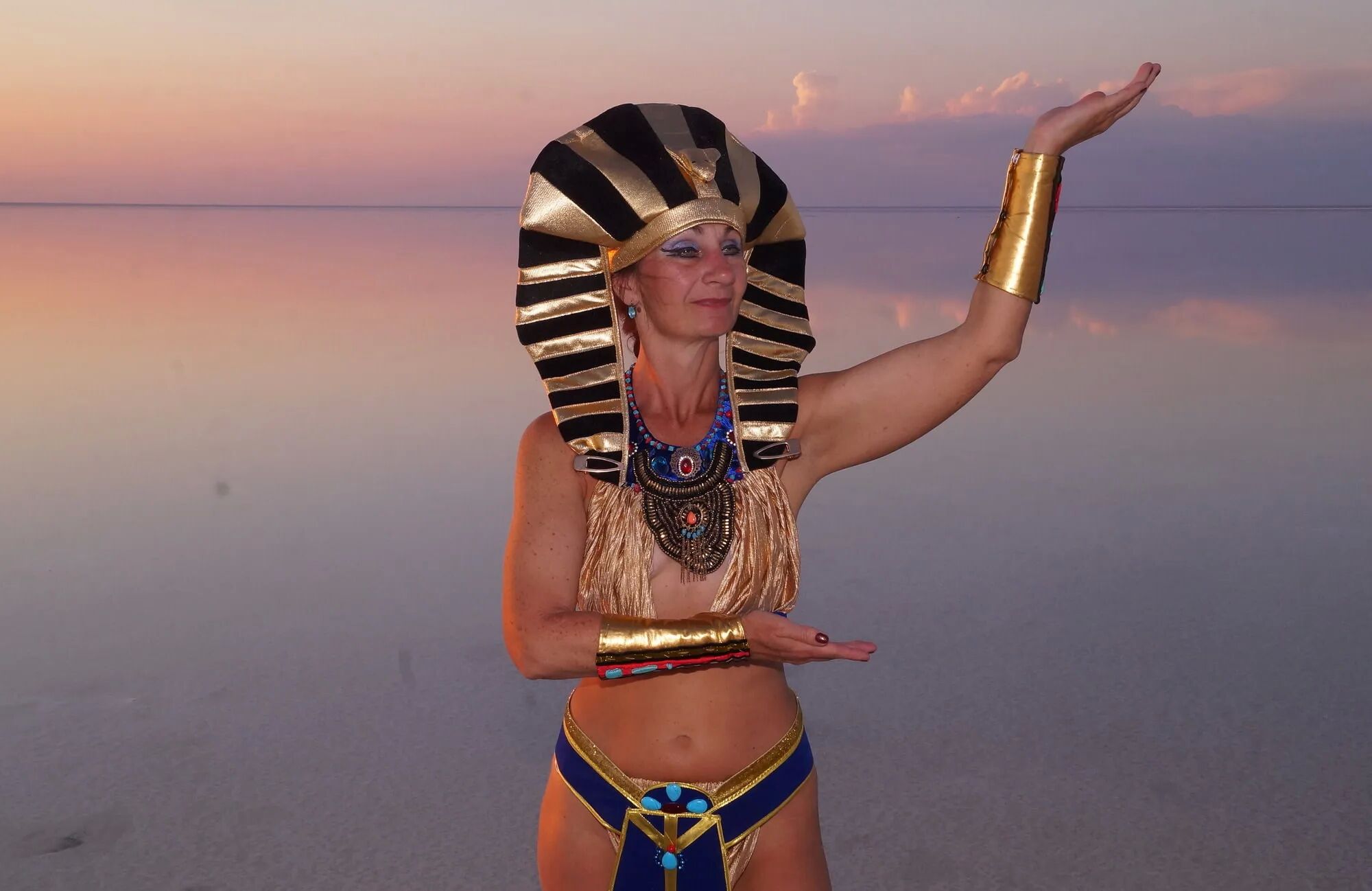 Colorful Elton Evening in Egypt style - 34 Pics