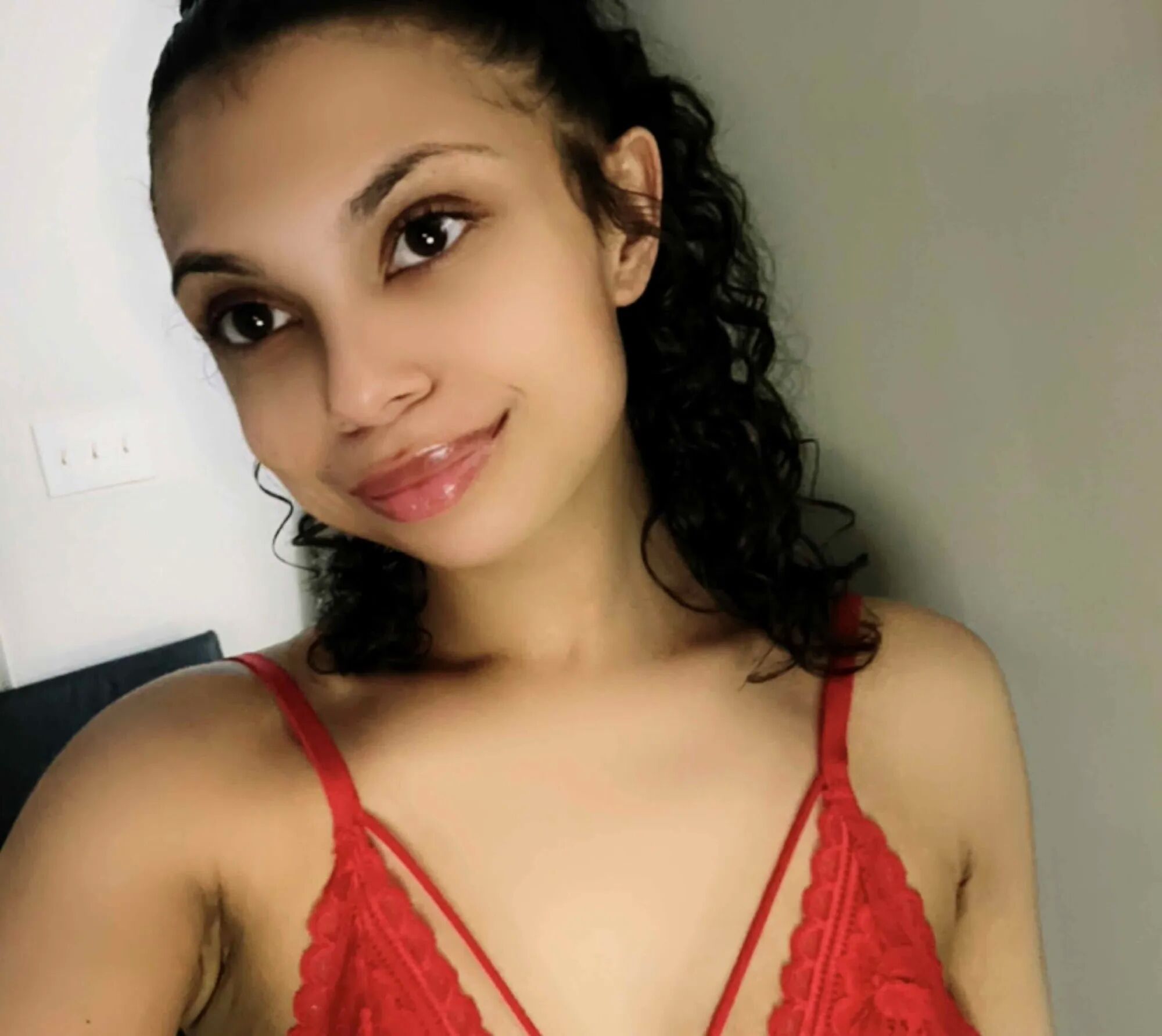 And Just Like That She’s Back - 6 Pics