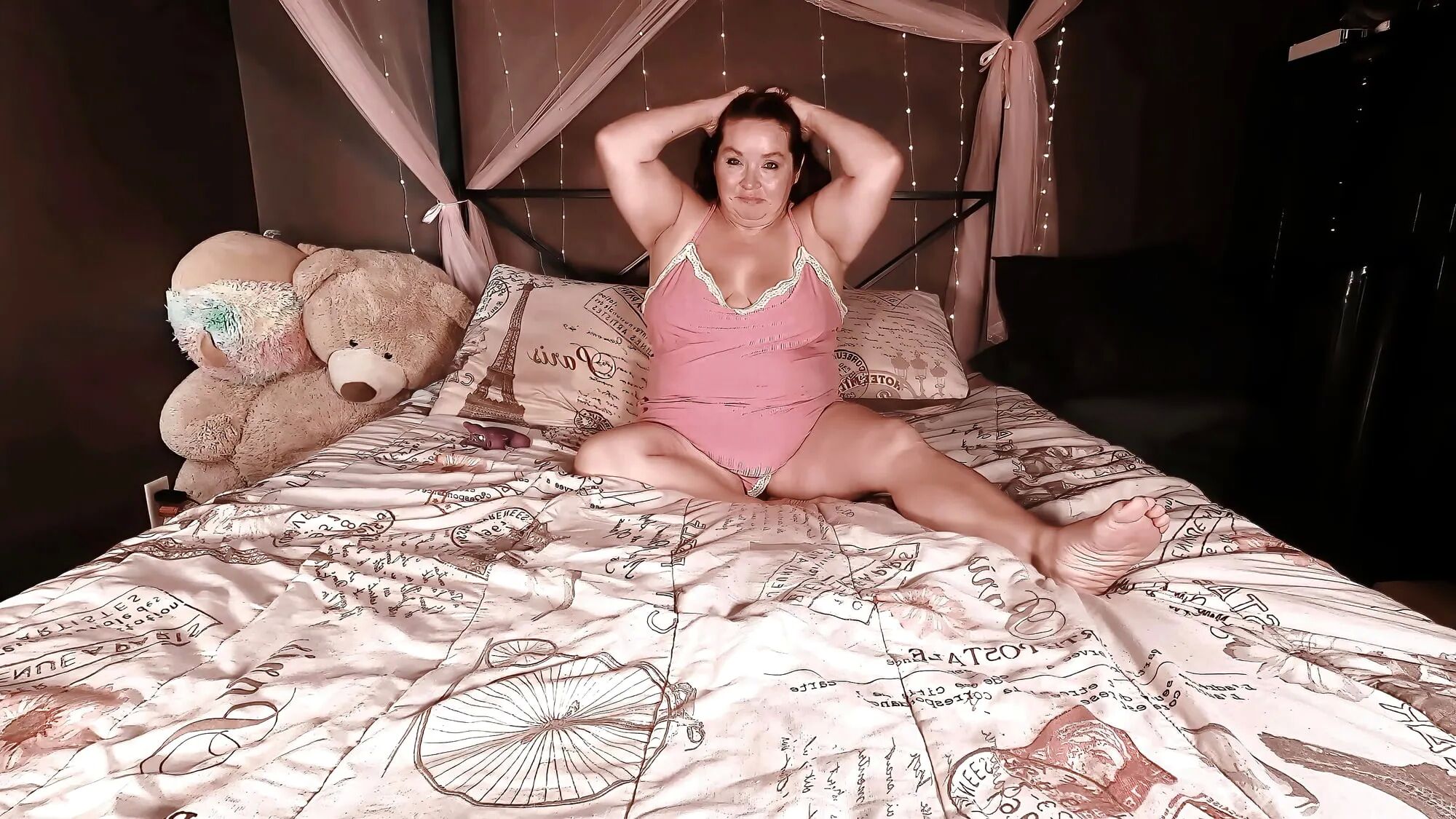 In Pink Pussy Play Photoset - 40 Pics