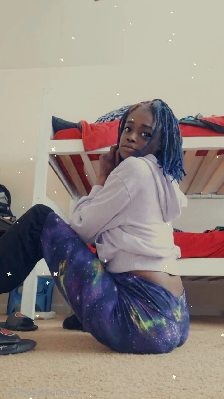 MadamDontPlay Free Photos - 5 Pics