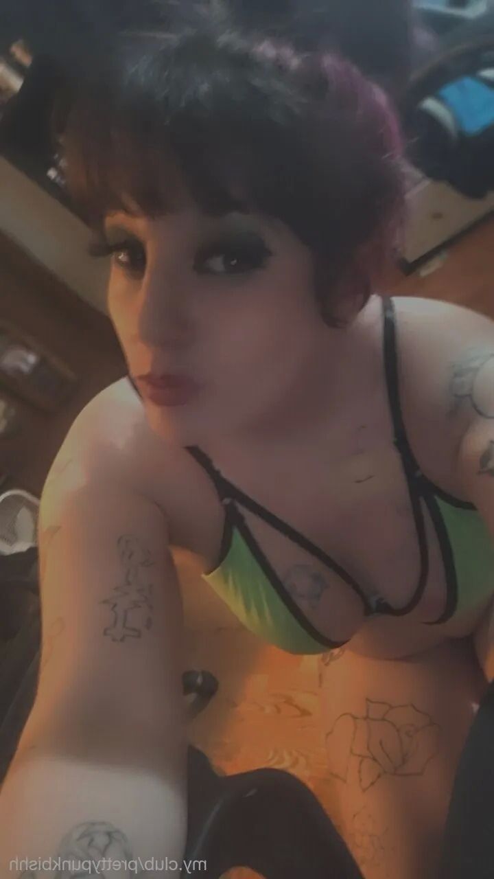 Prettypunkbishh Free Photos - 6 Pics