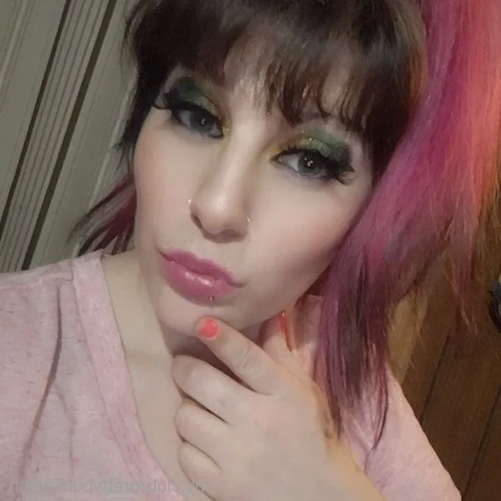 Prettypunkbishh Free Photos - 6 Pics