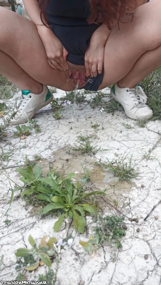 Pissing vol.1 - 10 Pics