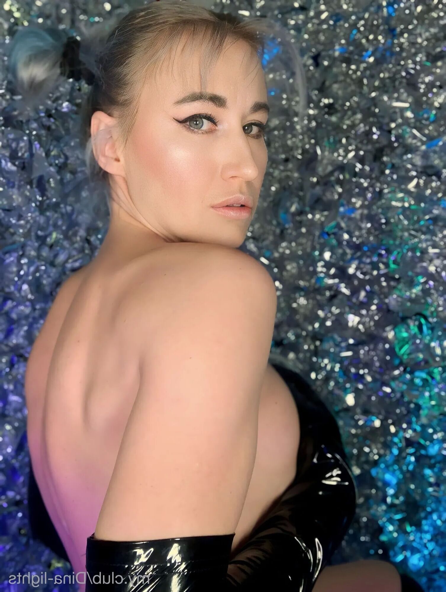 Dina-Light Free Photos - 32 Pics