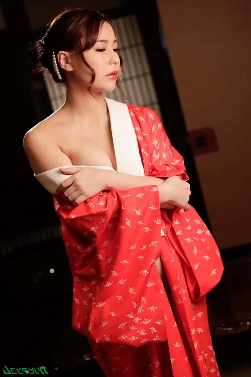 Miya Izhumi :: Luxury Adult Healing Spa: Touched Licking - C - 22 Pics