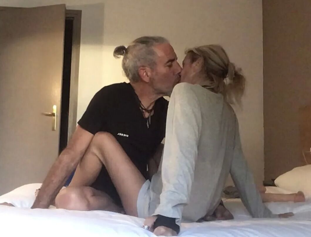 EATING PUSSY ( video SEXUAL SUNSET FOR A COUPLE ) - 28 Pics