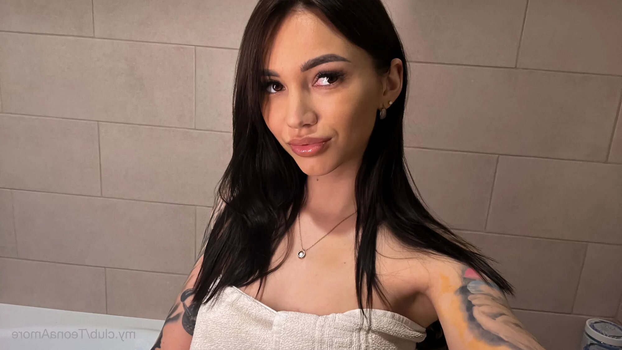 Teya Free Photos - 17 Pics