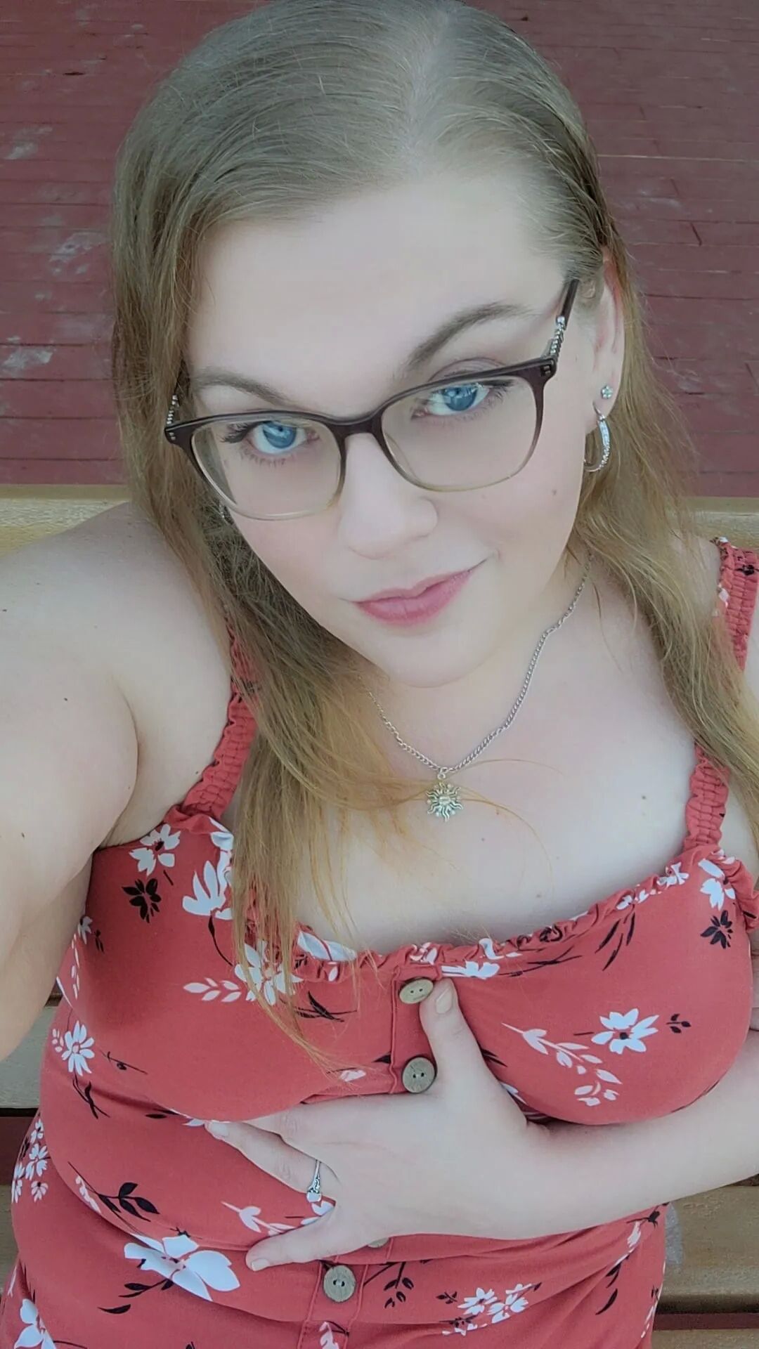 X_rae_girl on OF - 18 Pics