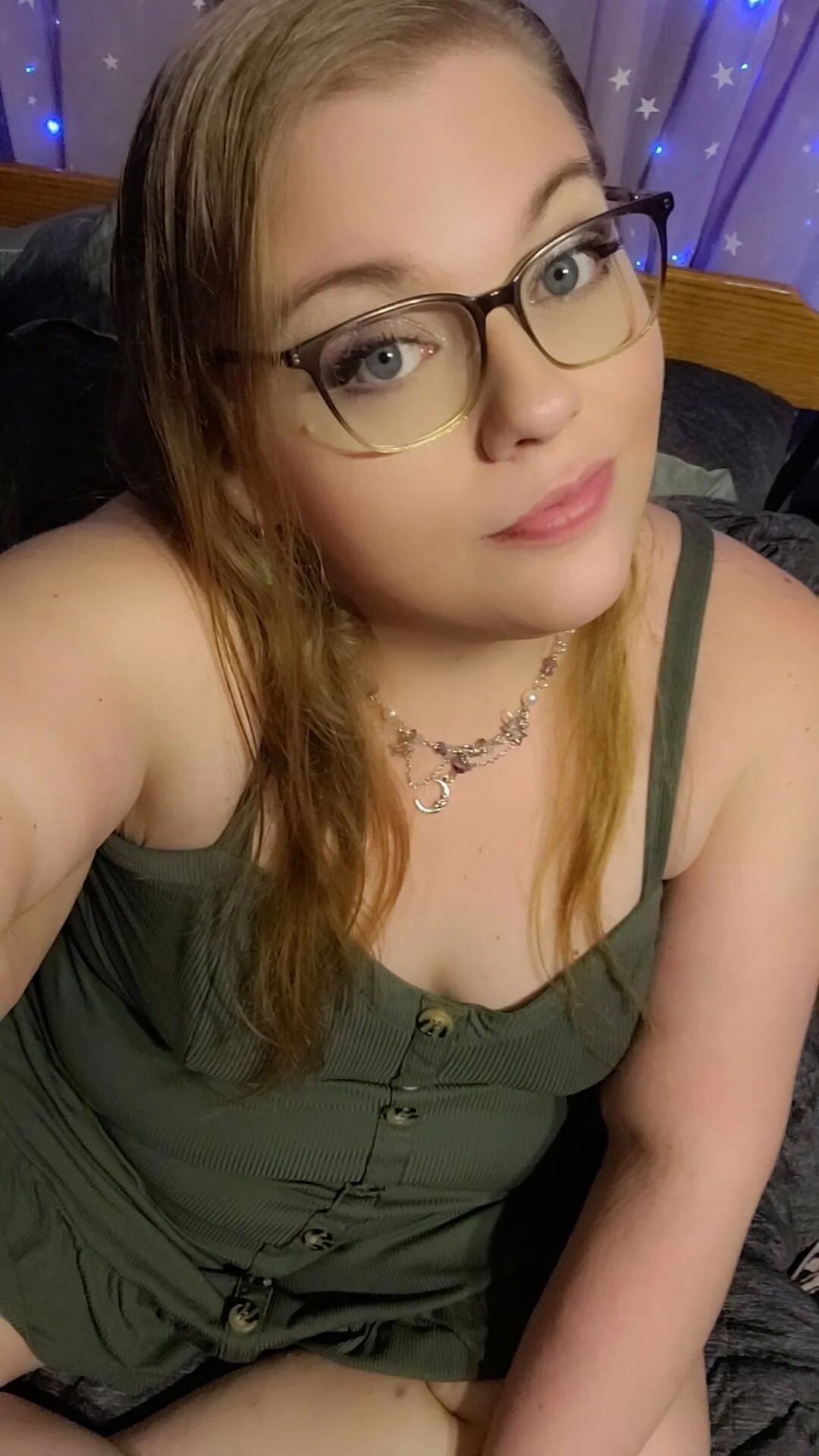 X_rae_girl on OF - 18 Pics