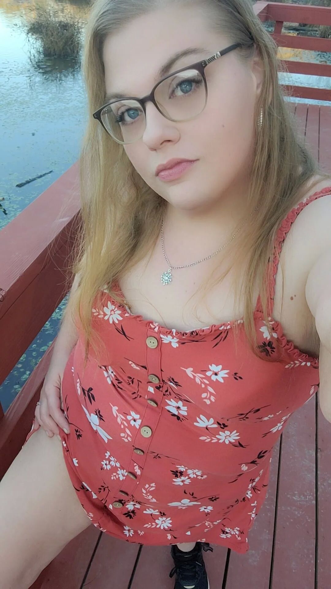 X_rae_girl on OF - 18 Pics