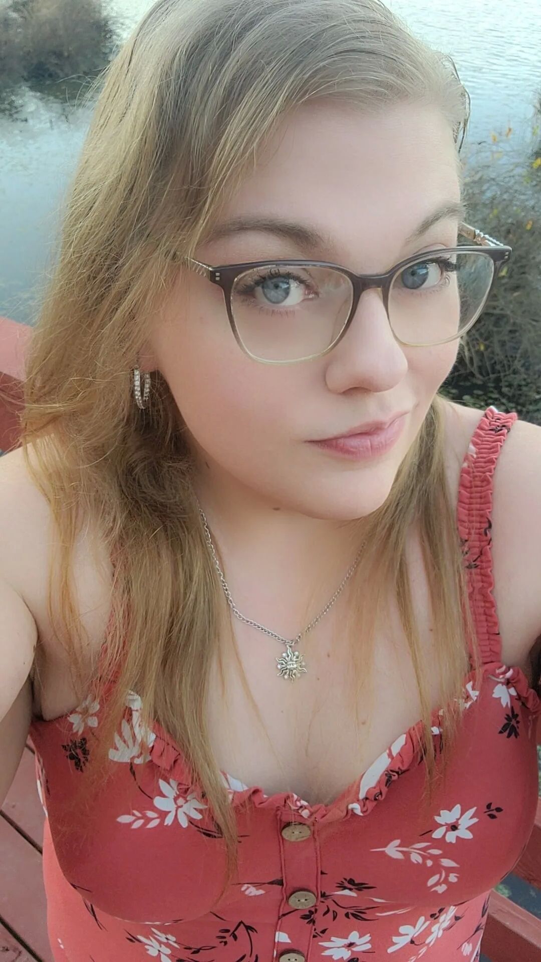 X_rae_girl on OF - 18 Pics