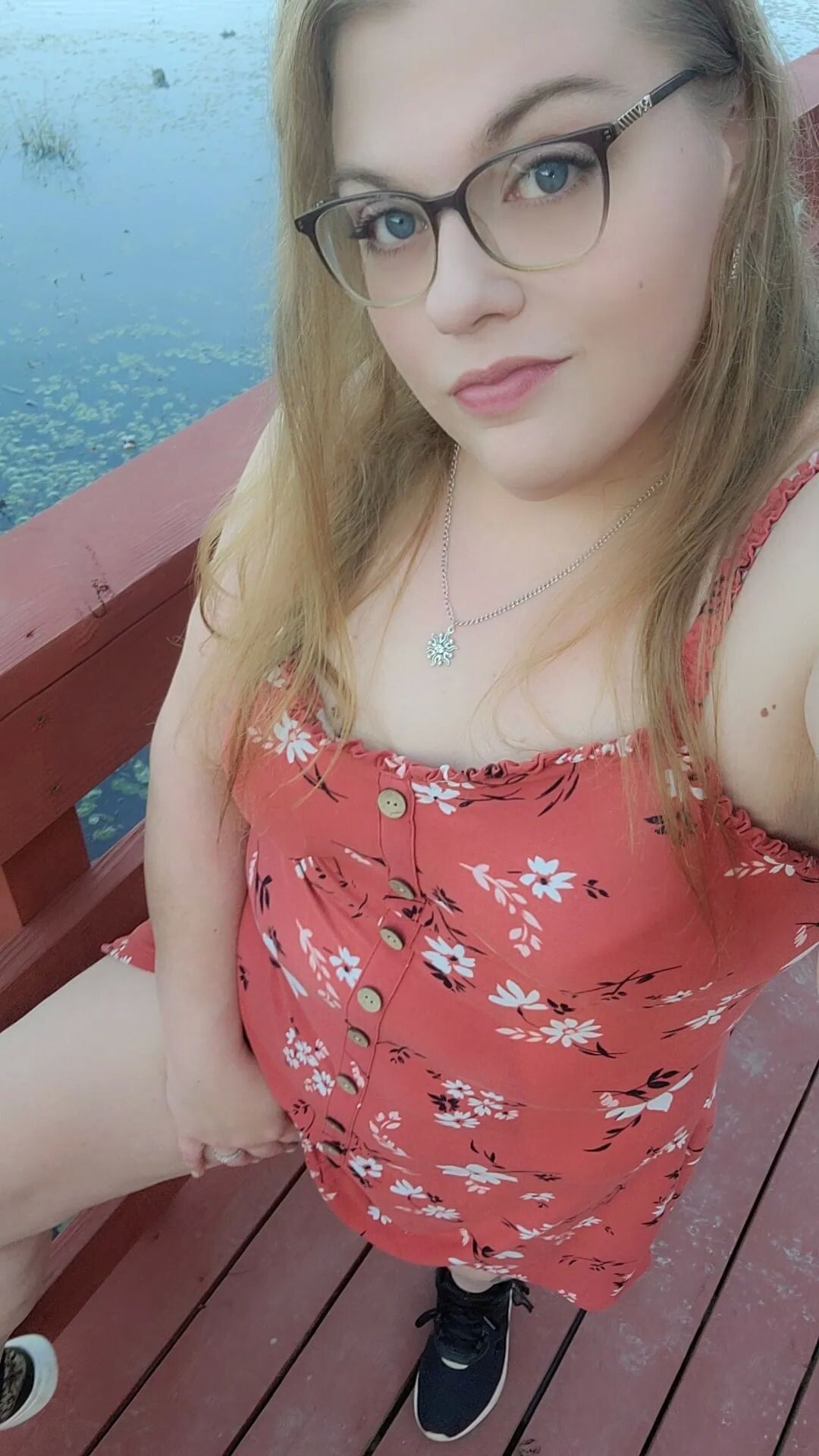 X_rae_girl on OF - 18 Pics