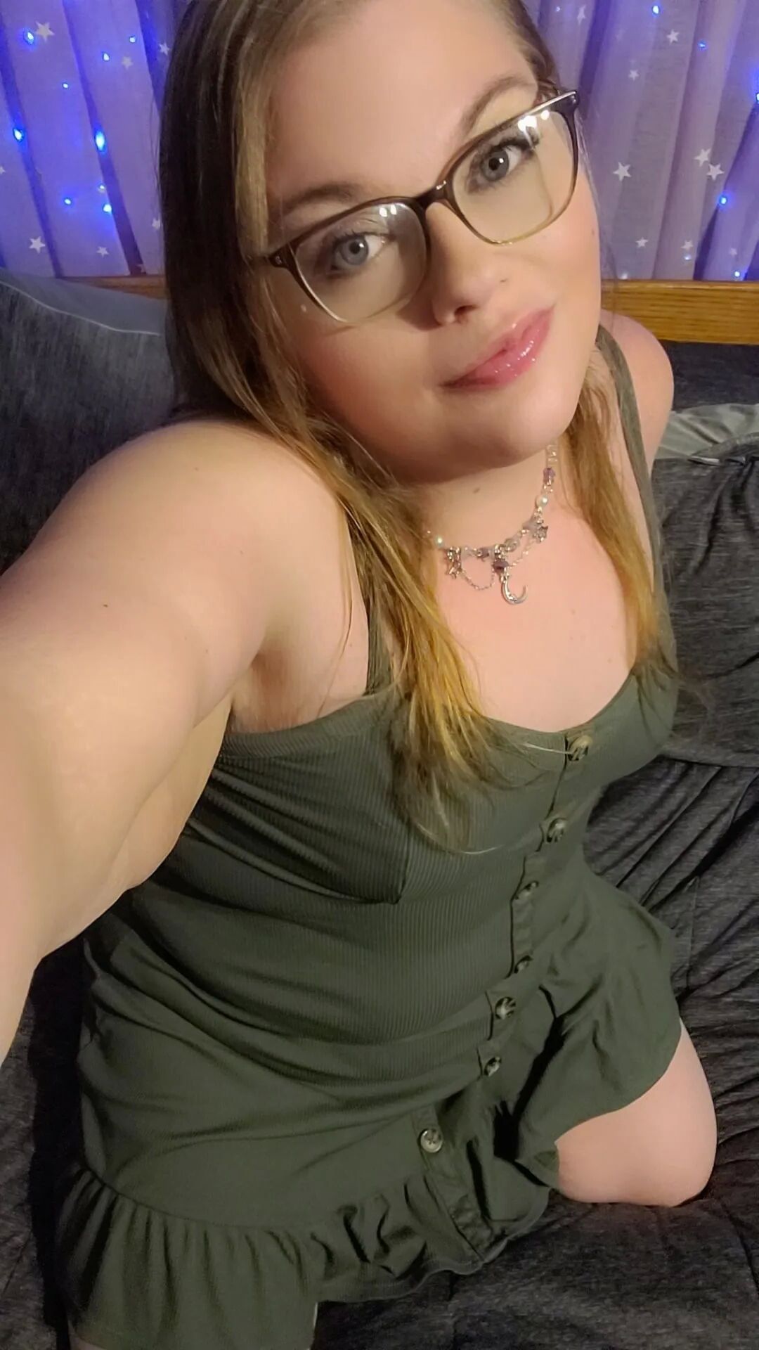 X_rae_girl on OF - 18 Pics