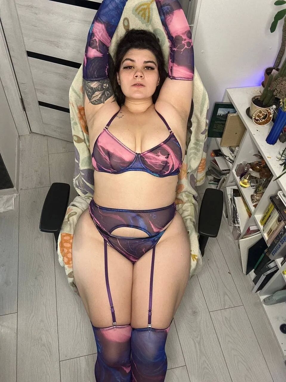 Cute woman in chair - 17 Pics