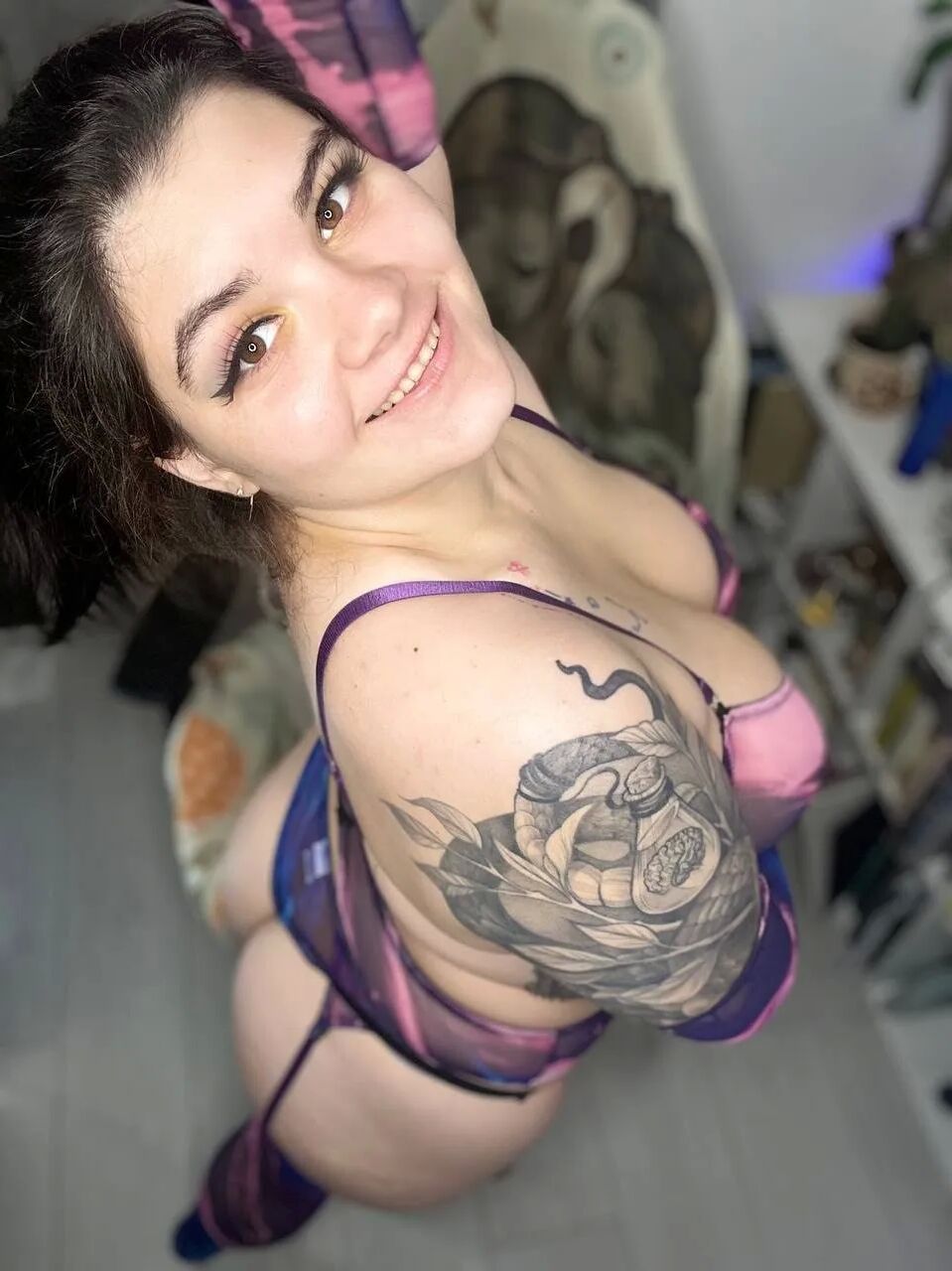 Cute woman in chair - 17 Pics