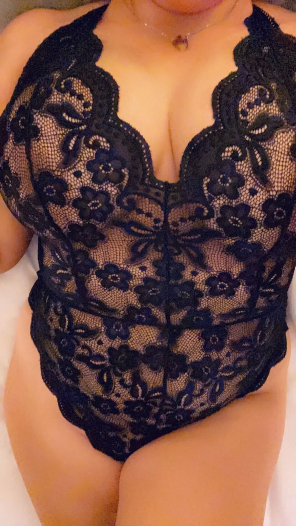 Sweet and Sexy MILF - 9 Pics