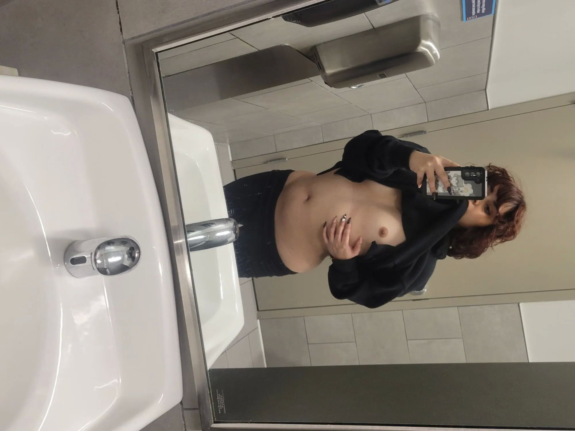 Quick Aldi bathroom selfies - 6 Pics