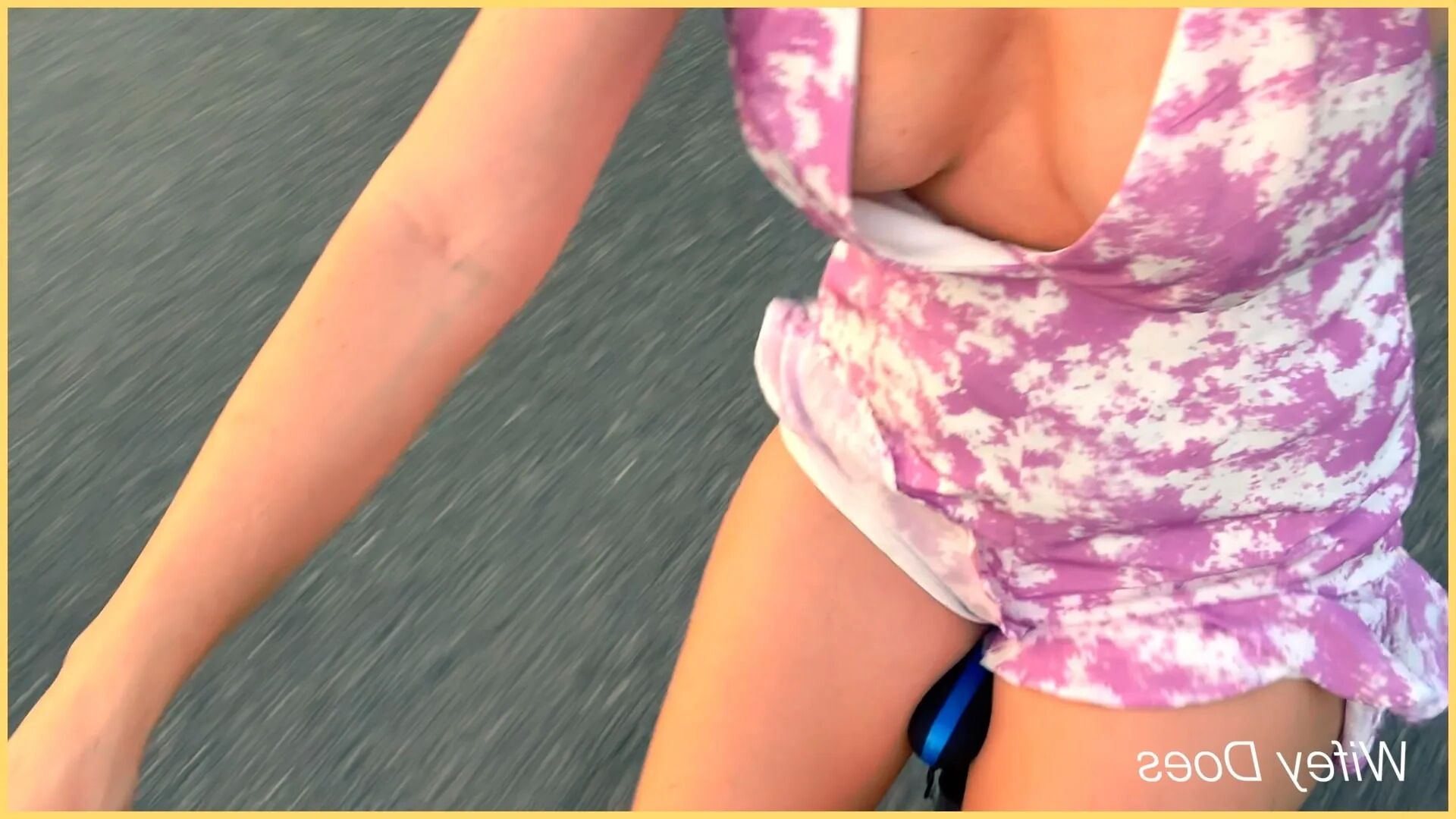 Wifey flashes her tits in public - 13 Pics