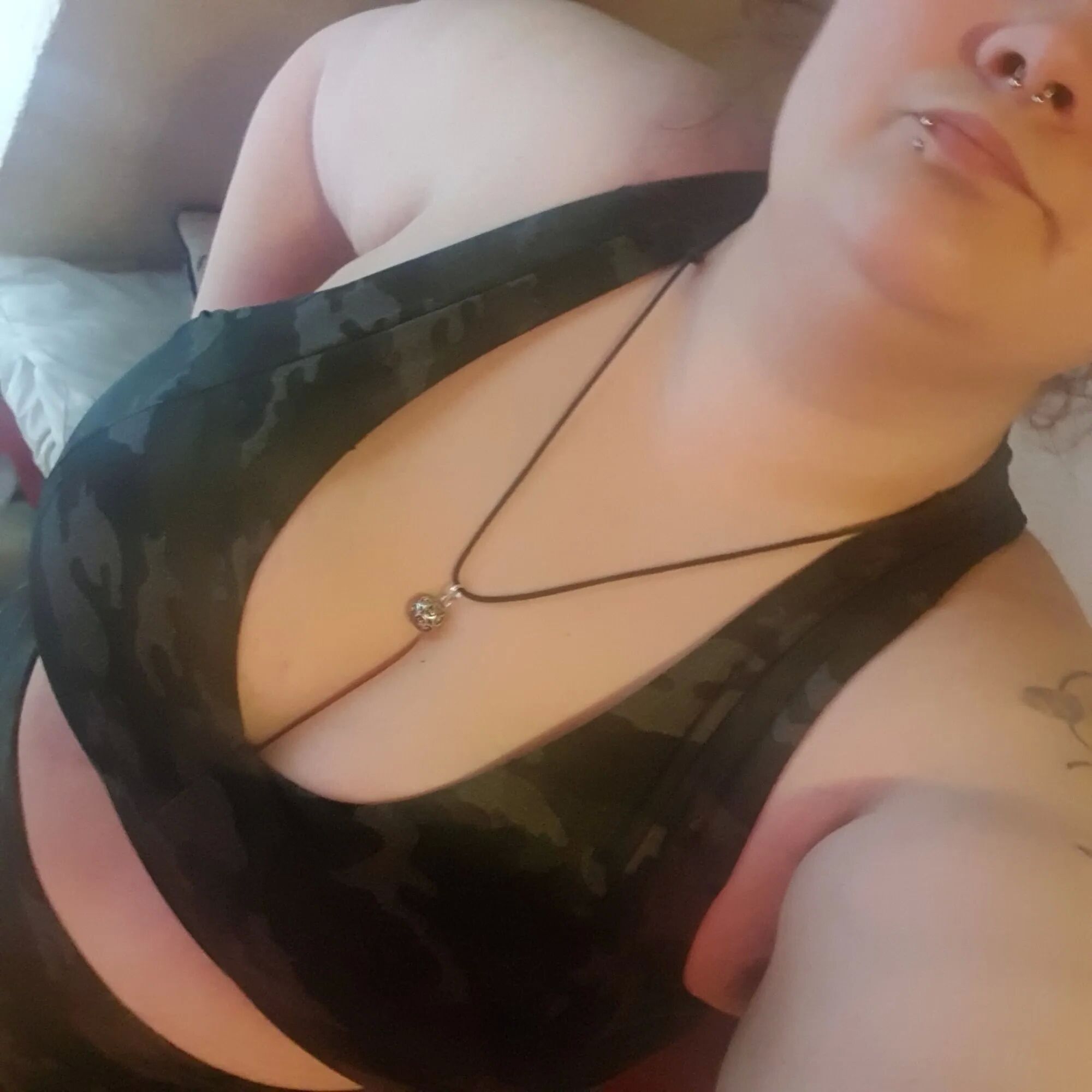 Hot Pictures - 34 Pics