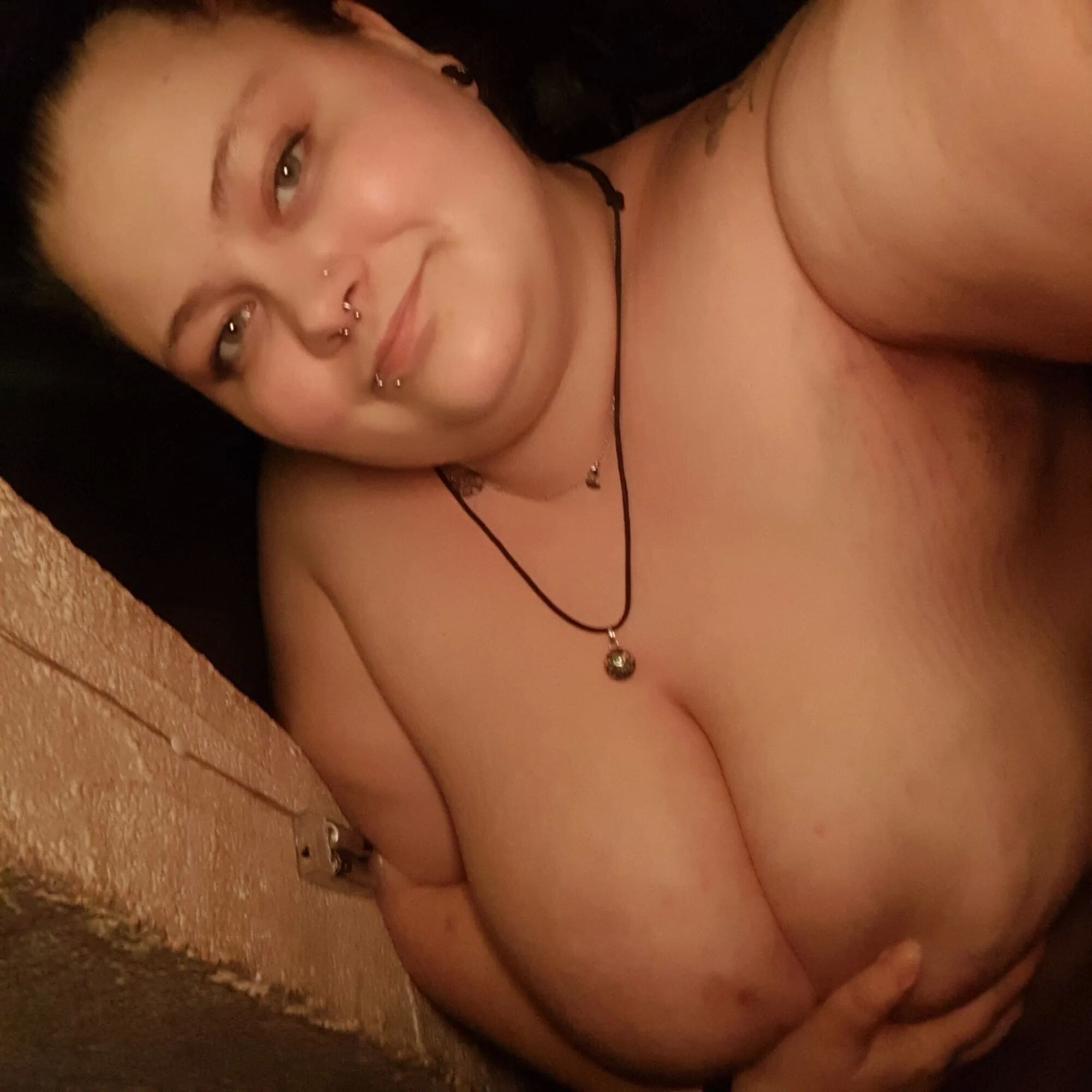 Hot Pictures - 34 Pics