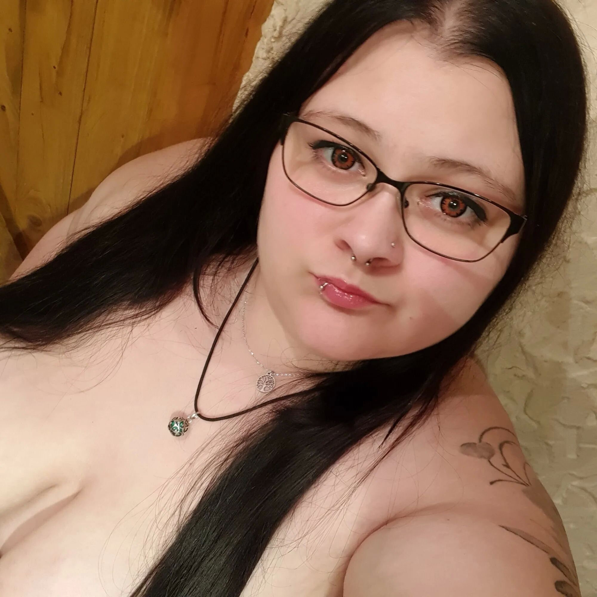 Hot Pictures - 34 Pics
