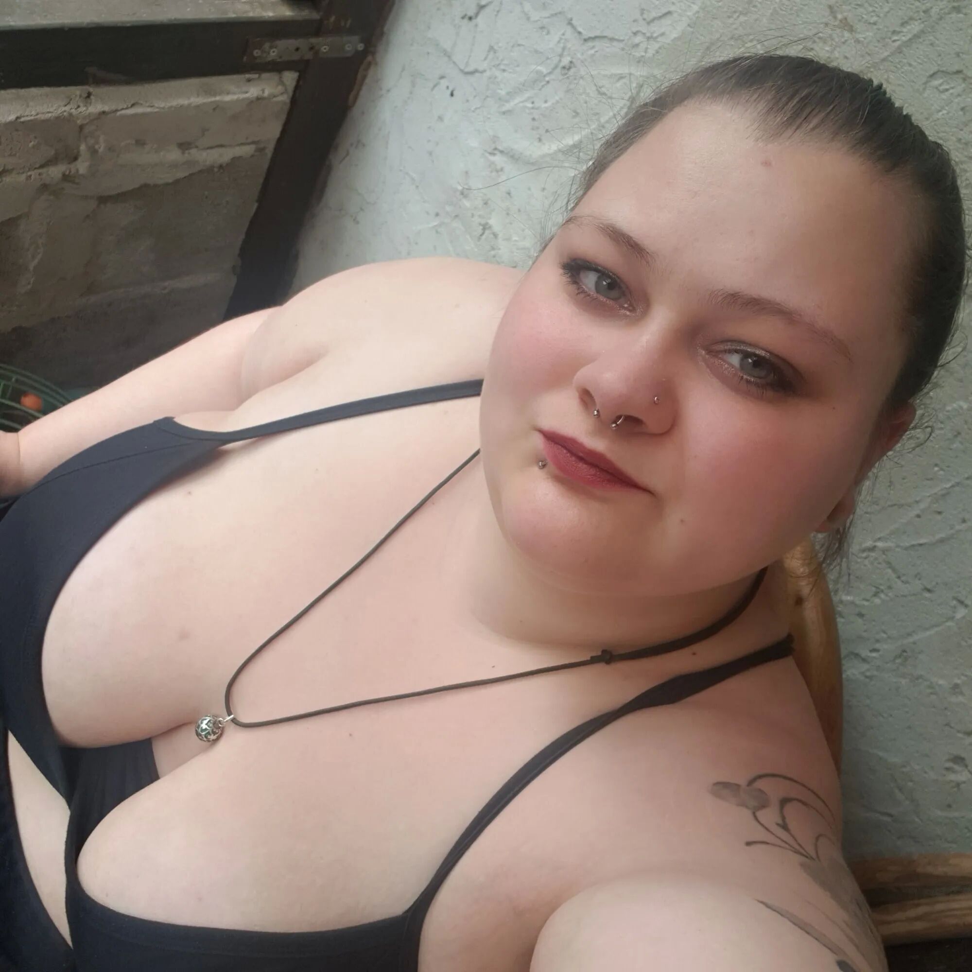 Hot Pictures - 34 Pics
