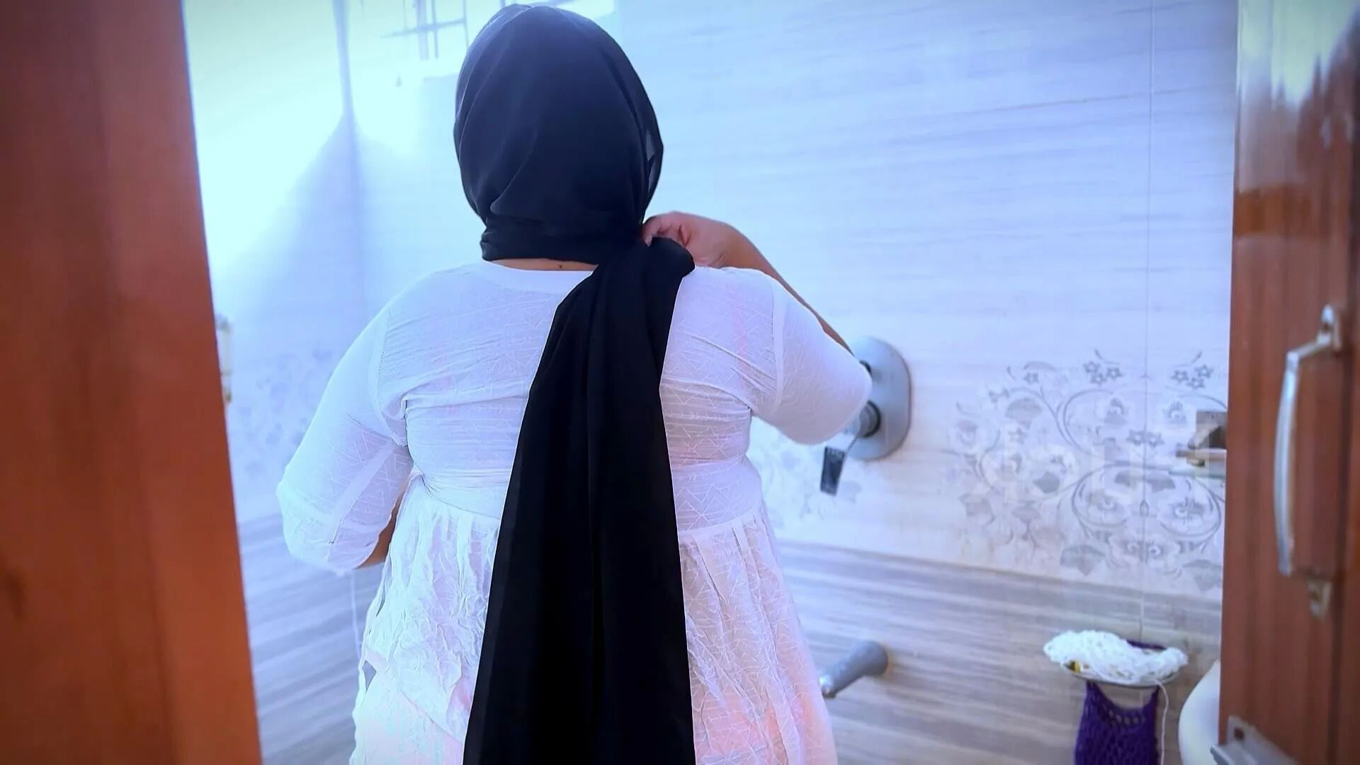 I fuck my Saudi Stepsister when she showring in bathroom - 7 Pics