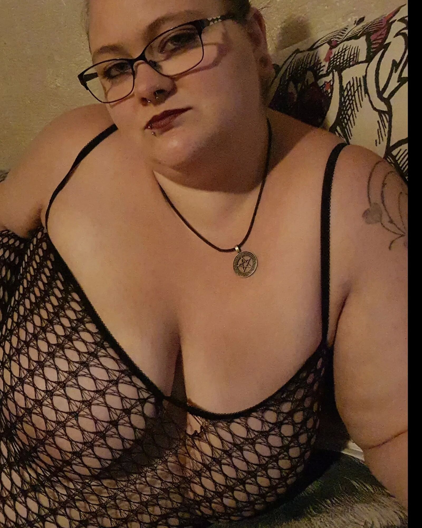 Hot Pictures - 34 Pics