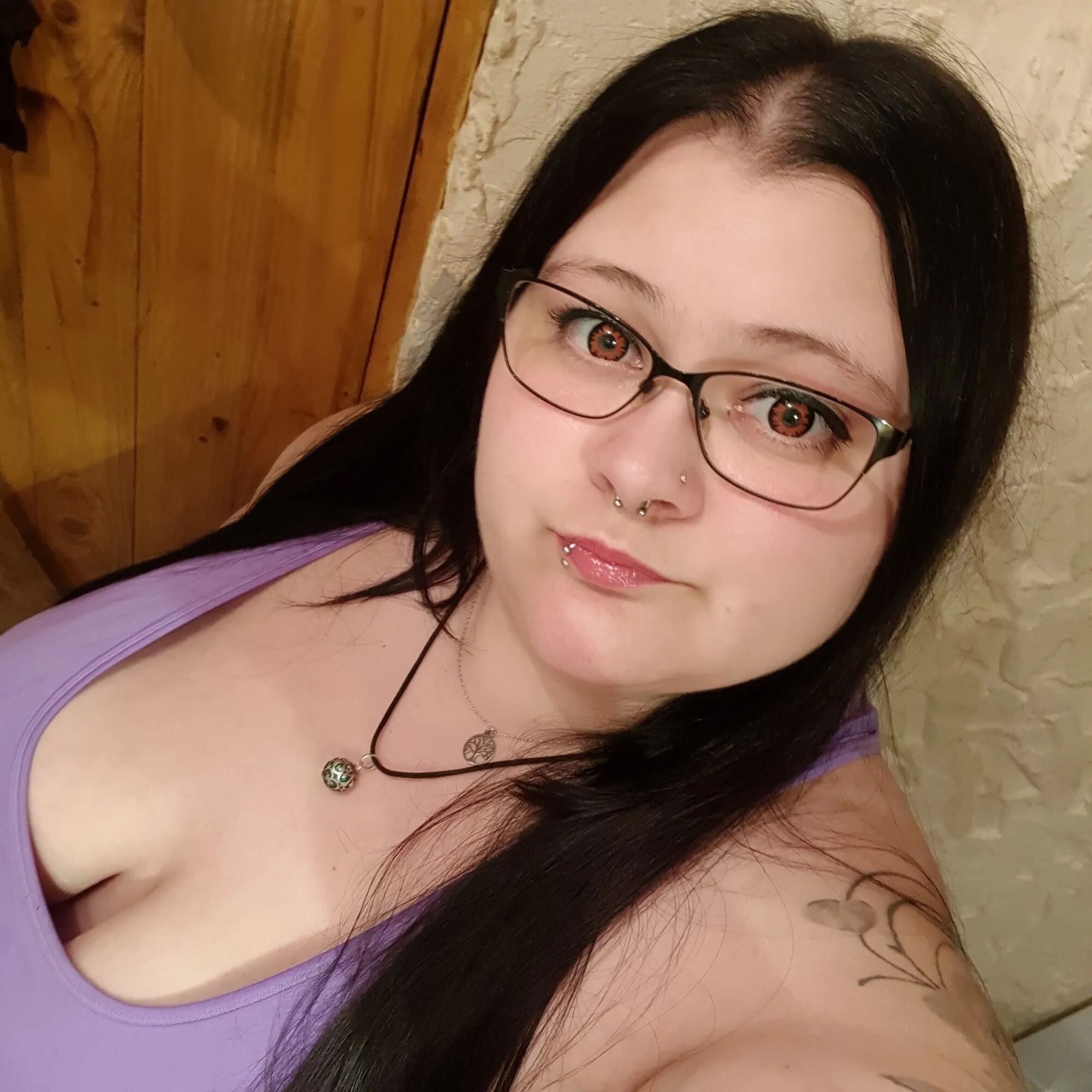 Hot Pictures - 34 Pics