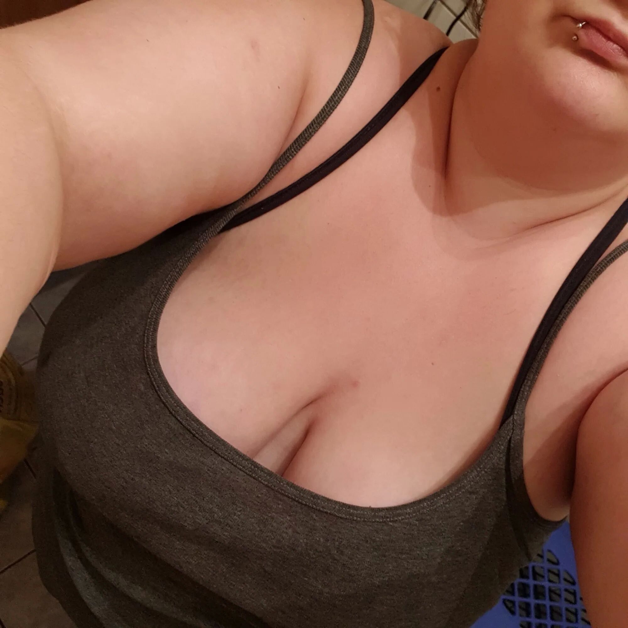 Hot Pictures - 34 Pics