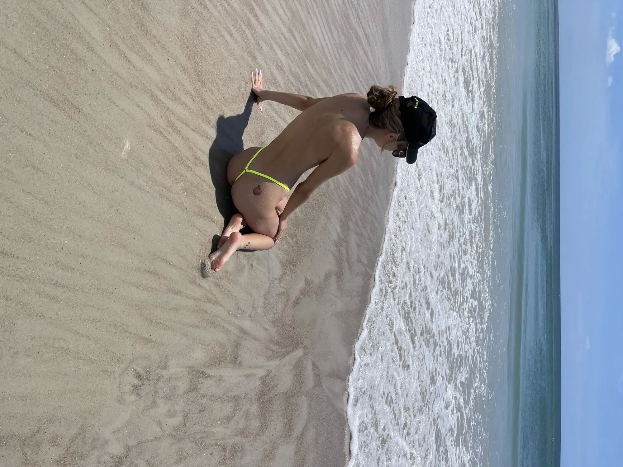 Petite Bikini Babe - 6 Pics