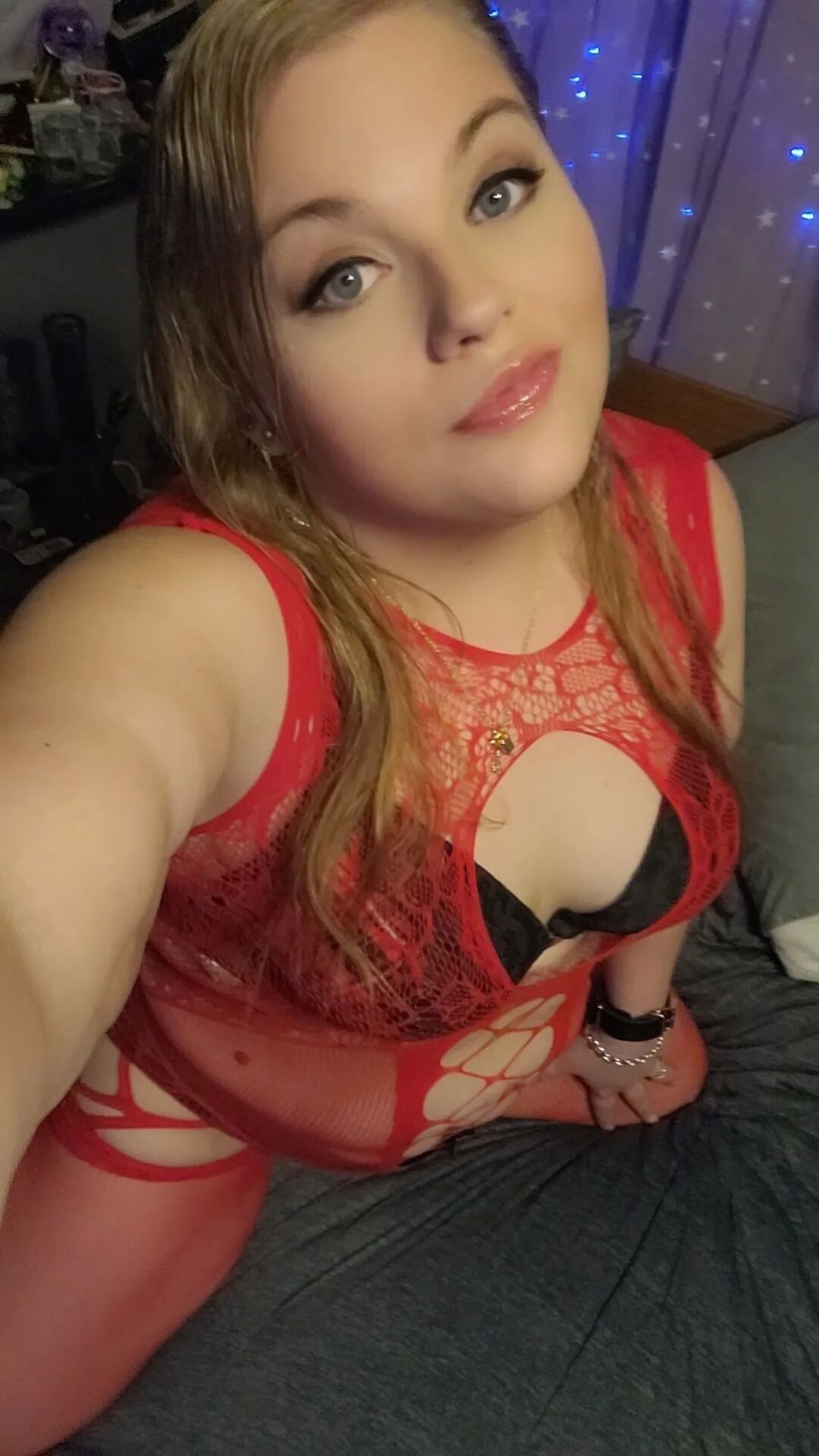 Bbw playing in sexy blue lingerie and fishnets - 22 Pics