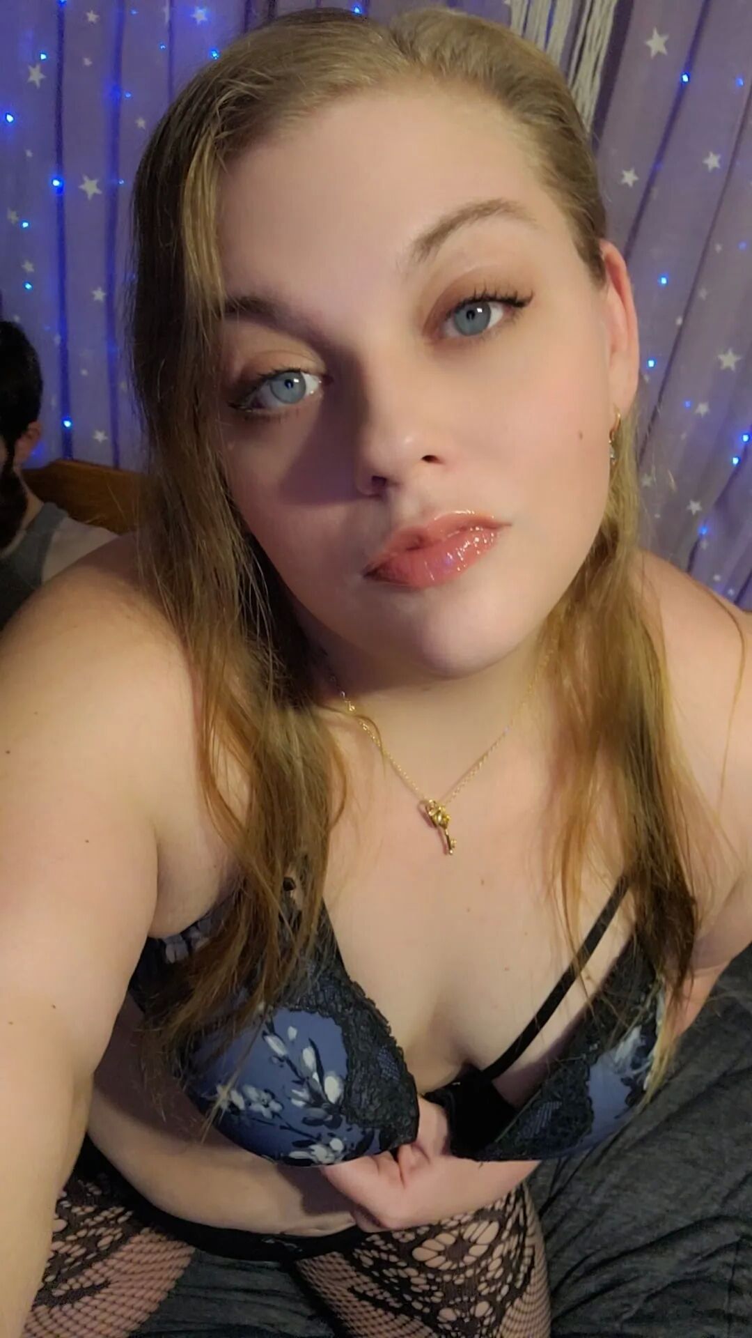 Bbw playing in sexy blue lingerie and fishnets - 22 Pics