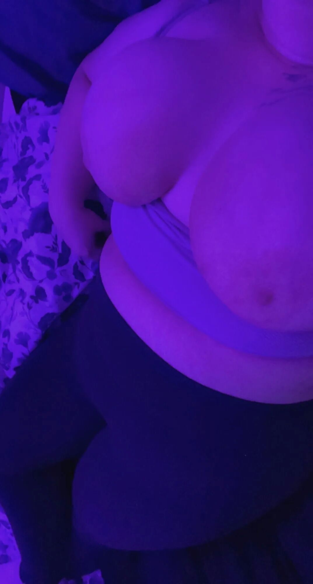 Big juicy titties - 28 Pics