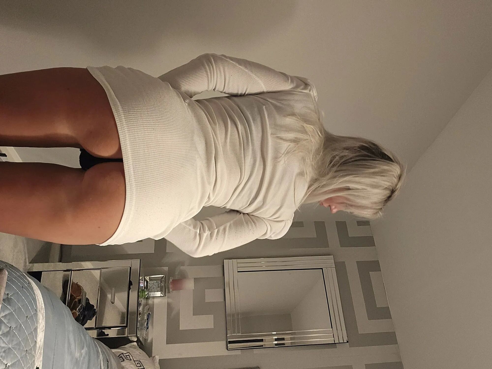 Wife's snapshots for hubby-showing off her sexy body - 18 Pics