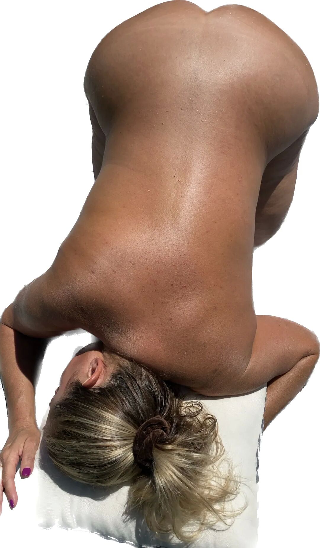 The Real Deal showing her MILF plump ass and body outside - 10 Pics