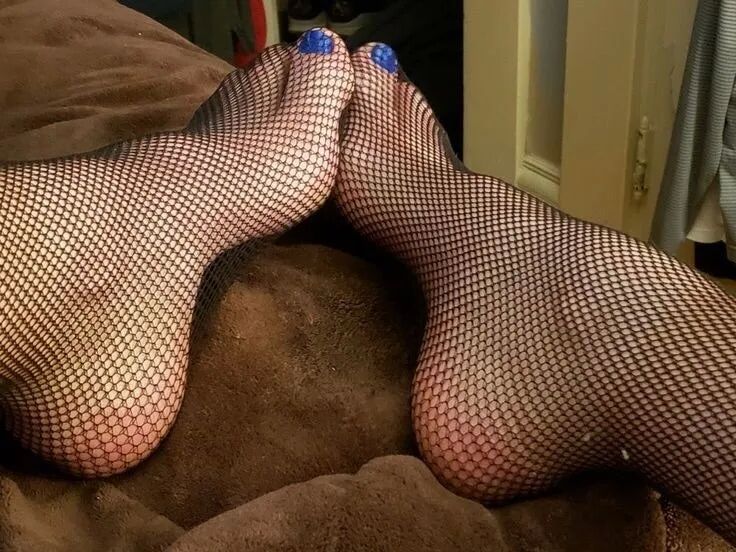 Feet - 18 Pics